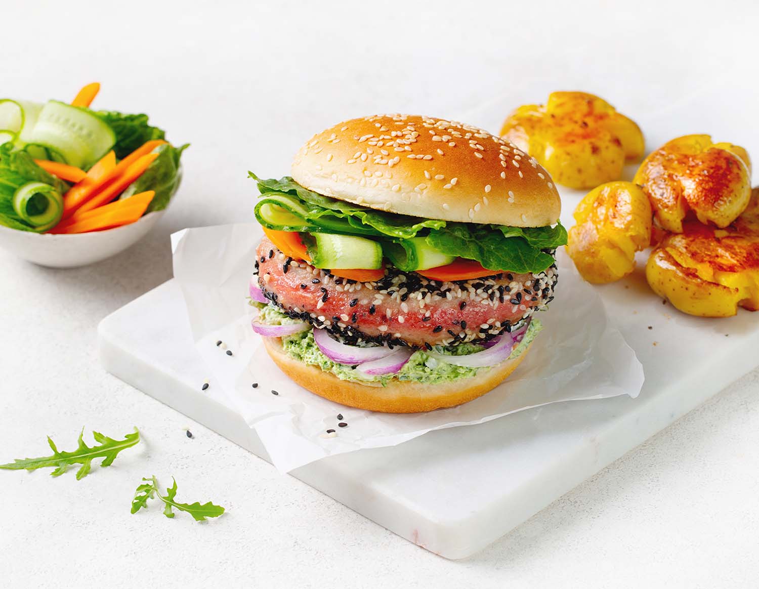 Бургер с тунцом