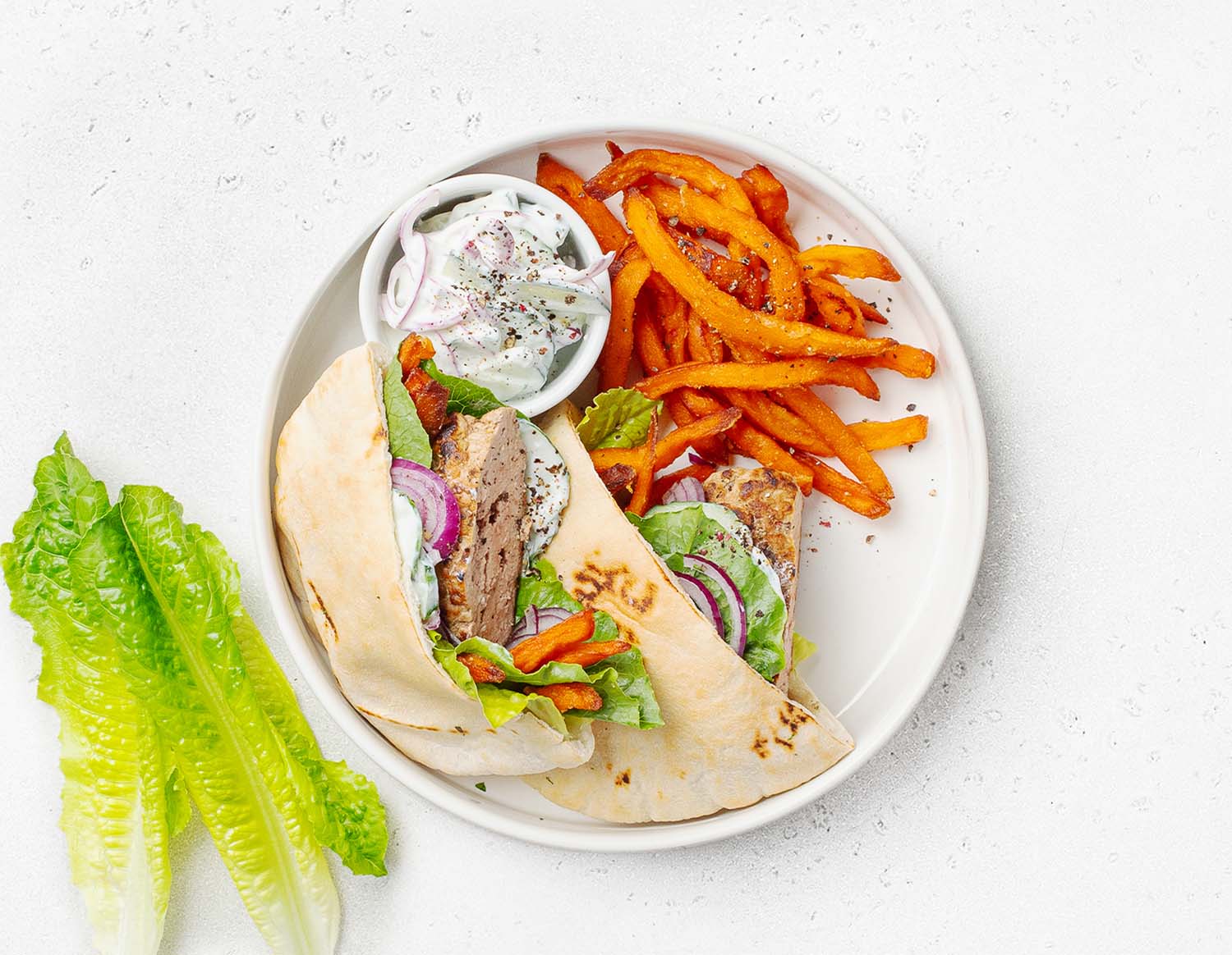 Пита-бургер с утиными кебабами и бататом